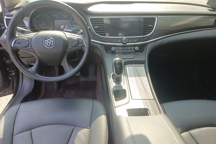 Used Buick LaCrosse 2019 28T Luxury Version Center Console