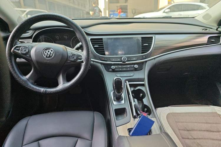 Used Buick LaCrosse 2019 28T Luxury Version Center Console
