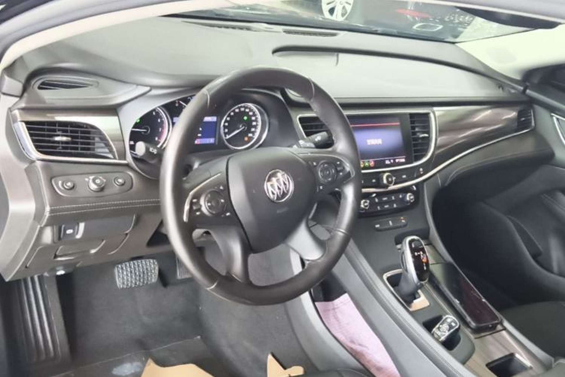 Used Buick LaCrosse 2019 28T Luxury Version Center Console