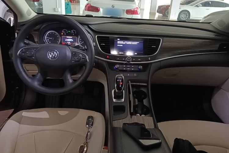 Used Buick LaCrosse 2019 28T Elite Edition Center Console