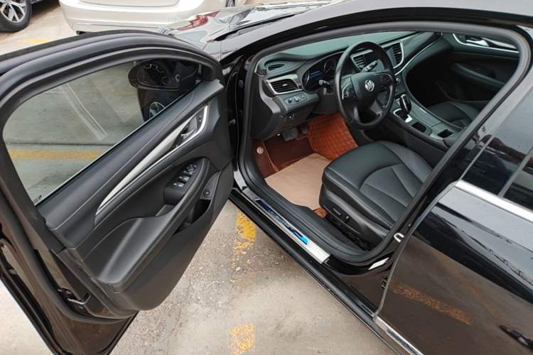 Used Buick LaCrosse 2019 28T Luxury Version Driver Seat