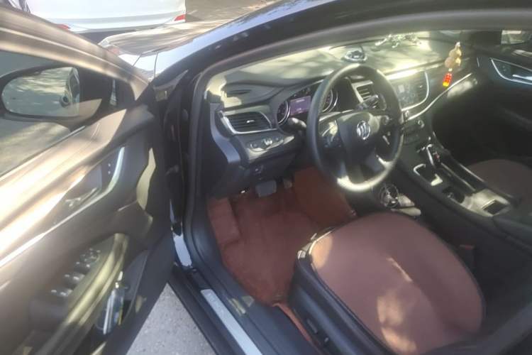 Used Buick LaCrosse 2019 28T Luxury Version Driver Seat