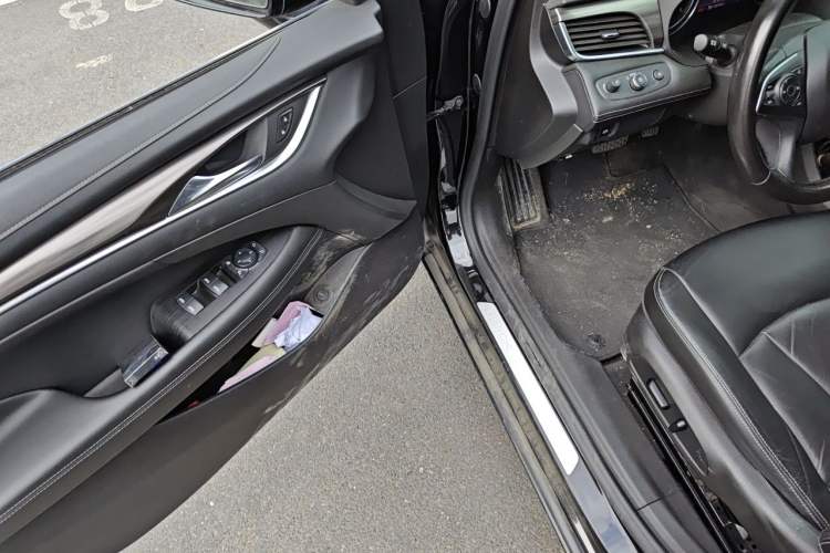Used Buick LaCrosse 2019 28T Luxury Version Driver Seat