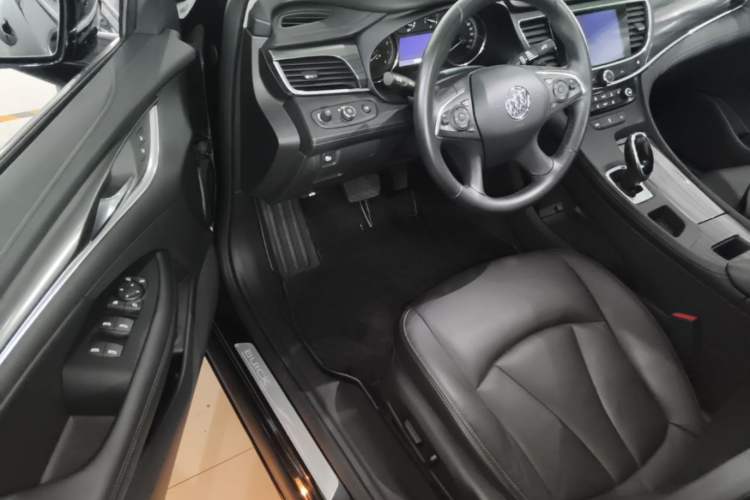 Used Buick LaCrosse 2019 28T Luxury Version Driver Seat