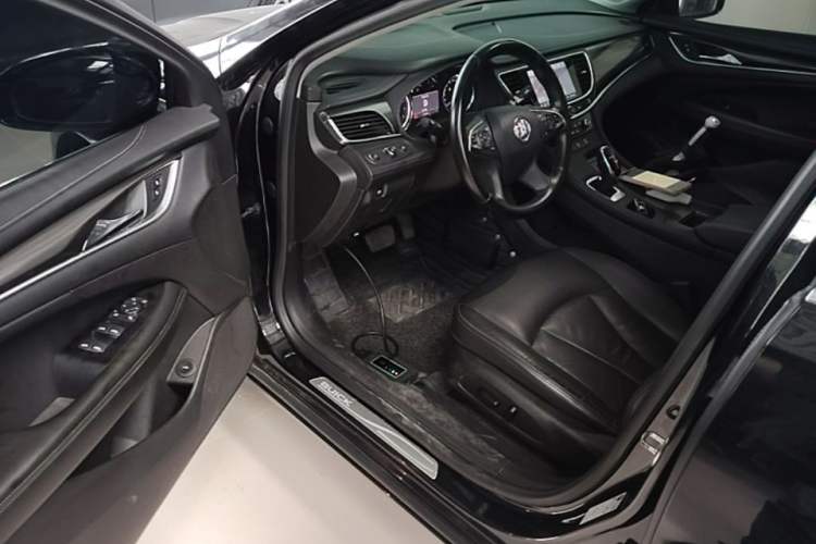 Used Buick LaCrosse 2019 28T Luxury Version Driver Seat
