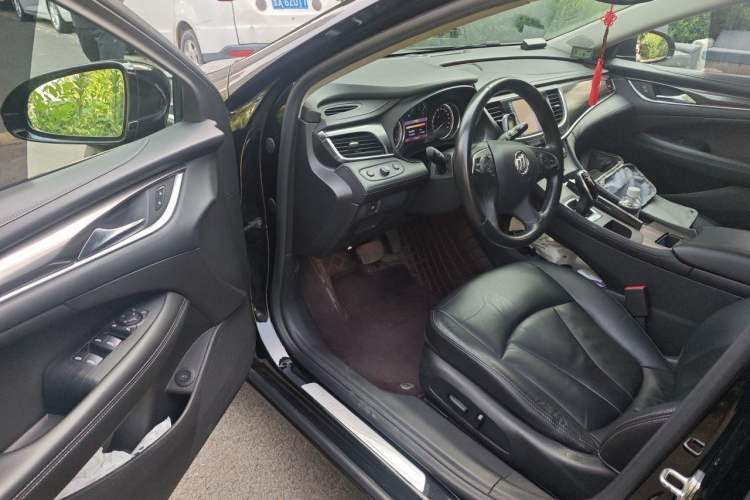Used Buick LaCrosse 2019 28T Luxury Version Driver Seat