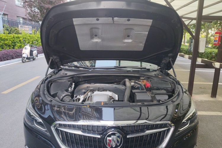 Used Buick LaCrosse 2019 28T Elite Edition Engine Bay