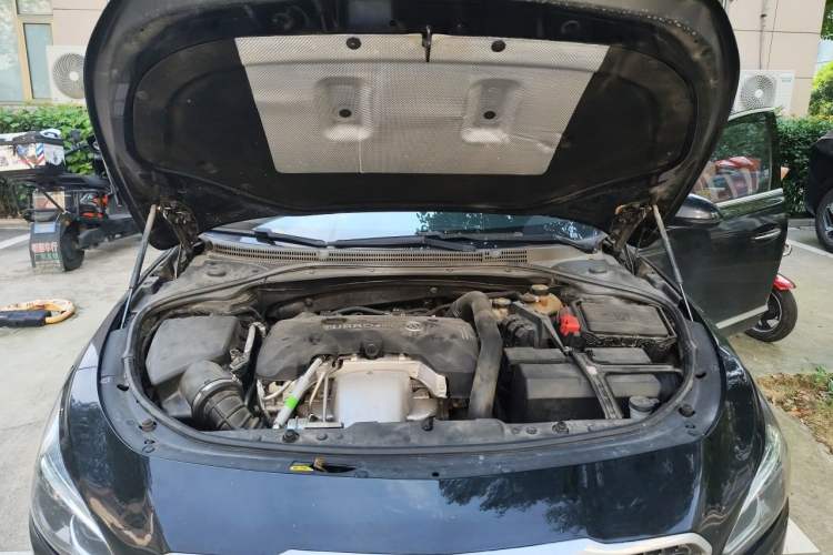 Used Buick LaCrosse 2019 28T Elite Edition Engine Bay