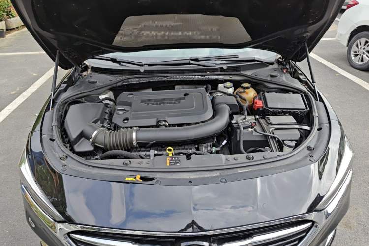 Used Buick LaCrosse 2019 28T Luxury Version Engine Bay