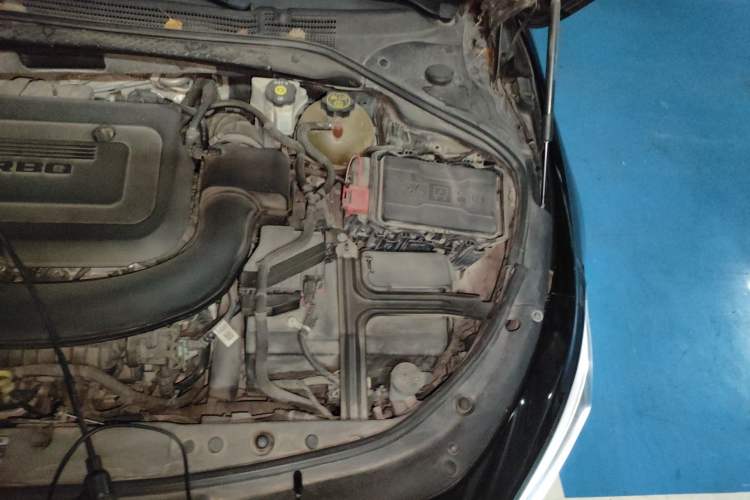 Used Buick LaCrosse 2019 28T Luxury Version Engine Bay Left