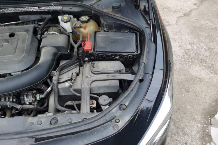 Used Buick LaCrosse 2019 28T Luxury Version Engine Bay Left