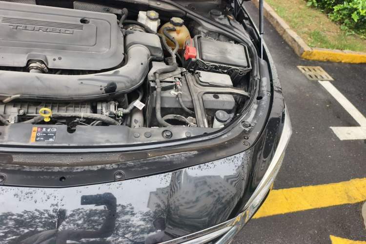 Used Buick LaCrosse 2019 28T Luxury Version Engine Bay Left