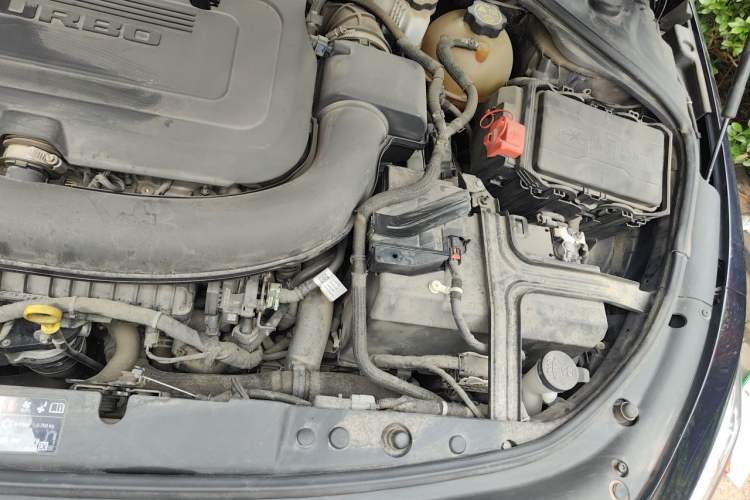 Used Buick LaCrosse 2019 28T Luxury Version Engine Bay Left