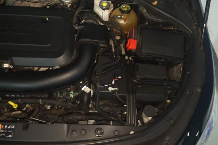 Used Buick LaCrosse 2019 28T Luxury Version Engine Bay Left
