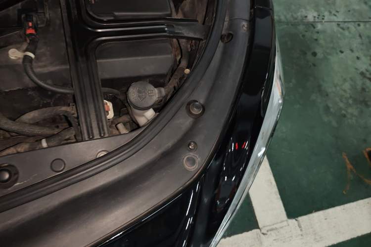 Used Buick LaCrosse 2019 28T Luxury Version Engine Bay Left
