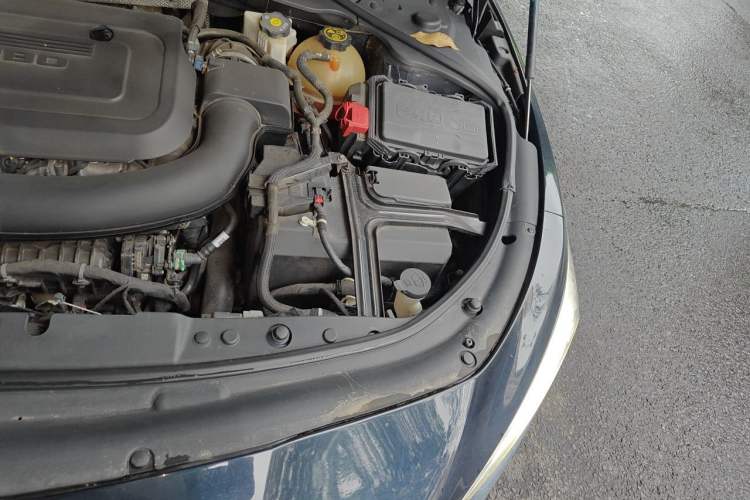 Used Buick LaCrosse 2019 28T Luxury Version Engine Bay Left