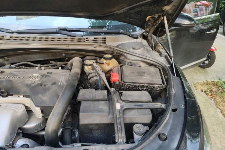 Used Buick LaCrosse 2019 28T Elite Edition Engine Bay Left