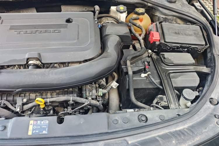 Used Buick LaCrosse 2019 28T Luxury Version Engine Bay Left