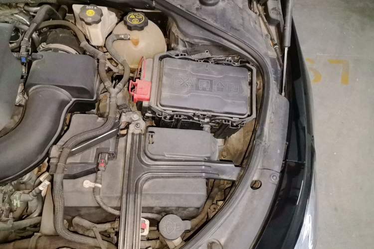 Used Buick LaCrosse 2019 28T Luxury Version Engine Bay Left