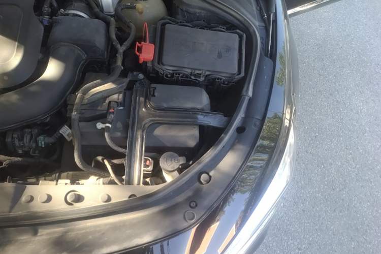Used Buick LaCrosse 2019 28T Luxury Version Engine Bay Left