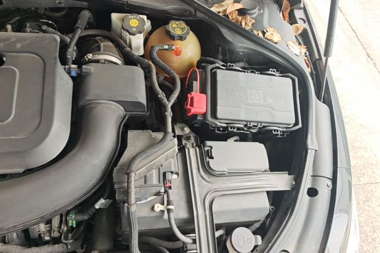 Used Buick LaCrosse 2019 28T Elite Edition Engine Bay Left