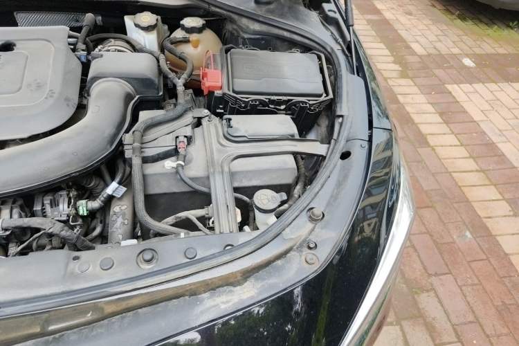 Used Buick LaCrosse 2019 28T Luxury Version Engine Bay Left