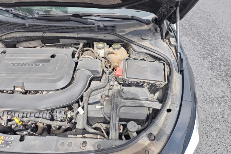 Used Buick LaCrosse 2019 28T Luxury Version Engine Bay Left