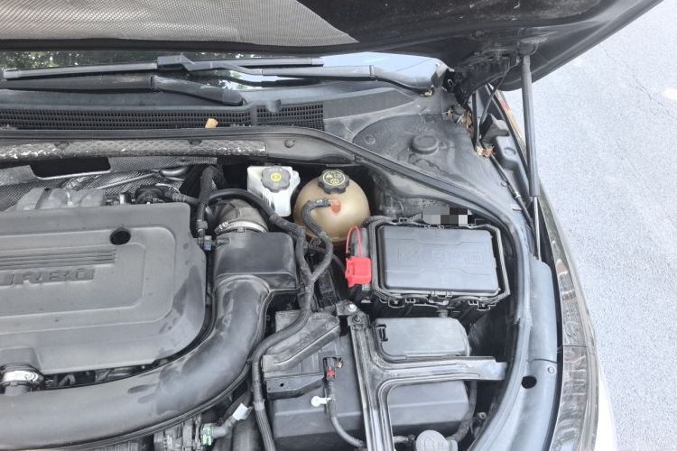 Used Buick LaCrosse 2019 28T Luxury Version Engine Bay Left