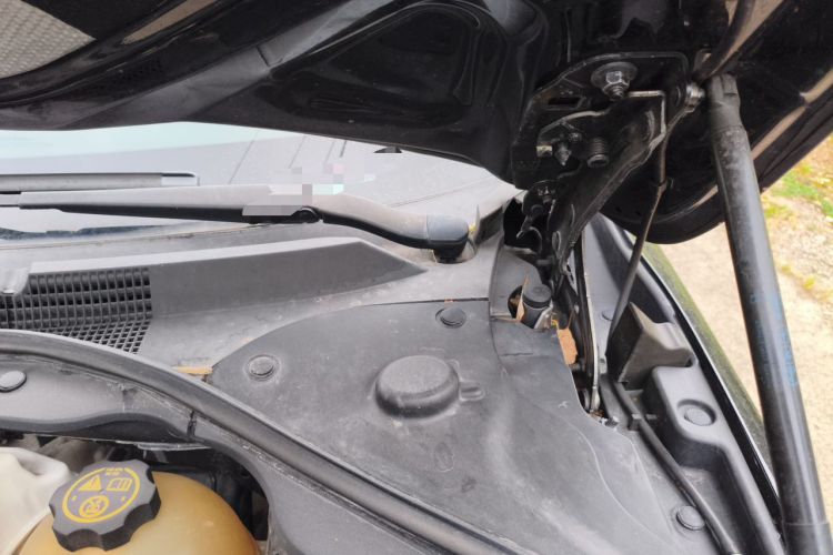 Used Buick LaCrosse 2019 28T Luxury Version Engine Bay Left