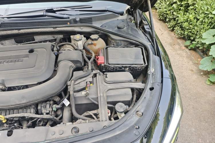 Used Buick LaCrosse 2019 28T Luxury Version Engine Bay Left