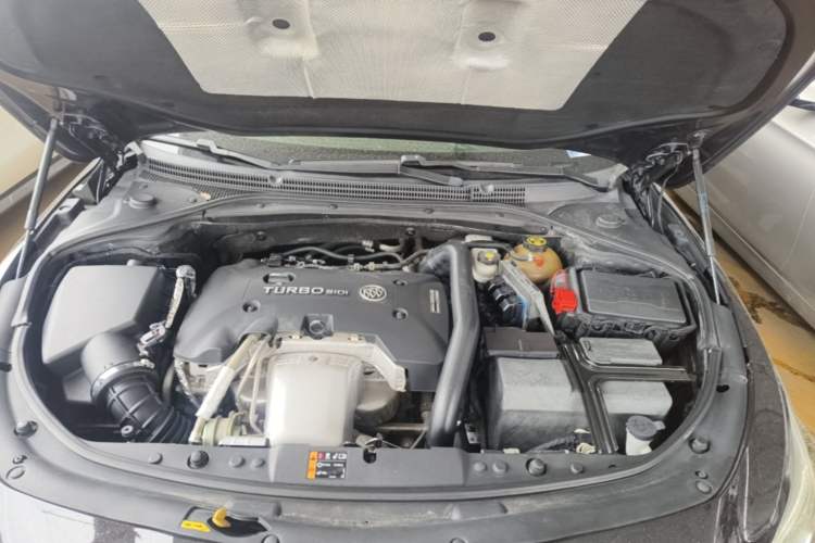 Used Buick LaCrosse 2019 28T Elite Edition Engine Bay