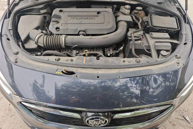 Used Buick LaCrosse 2019 28T Prestige Model Engine Bay