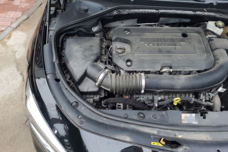 Used Buick LaCrosse 2019 28T Luxury Version Engine Bay Right