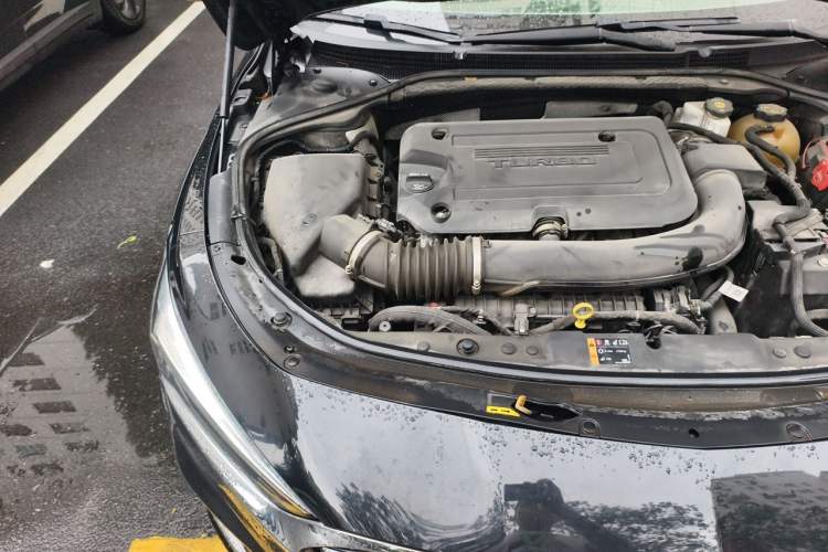 Used Buick LaCrosse 2019 28T Luxury Version Engine Bay Right