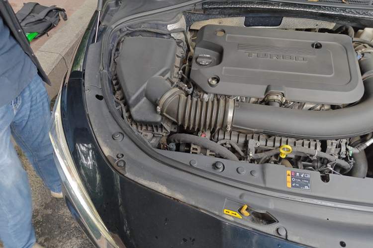 Used Buick LaCrosse 2019 28T Luxury Version Engine Bay Right