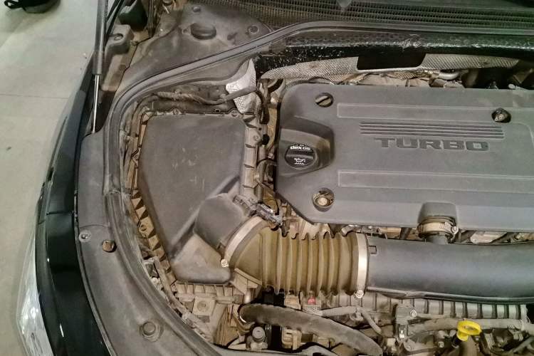 Used Buick LaCrosse 2019 28T Luxury Version Engine Bay Right