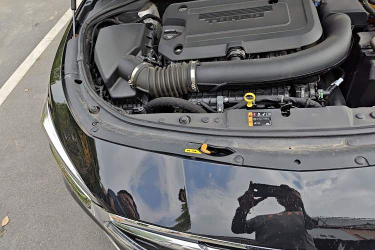 Used Buick LaCrosse 2019 28T Luxury Version Engine Bay Right