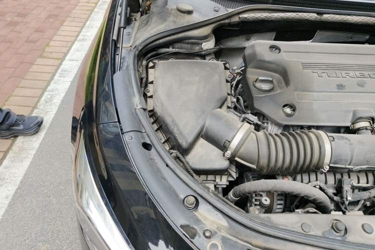 Used Buick LaCrosse 2019 28T Luxury Version Engine Bay Right
