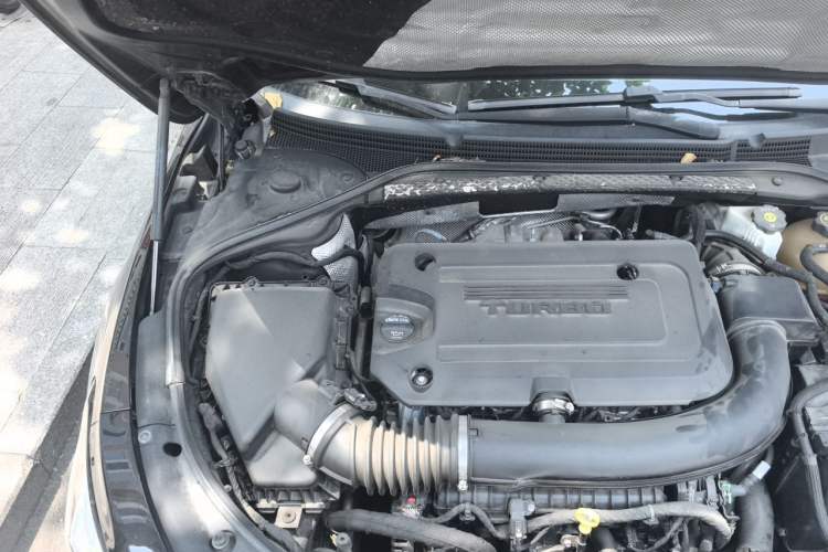 Used Buick LaCrosse 2019 28T Luxury Version Engine Bay Right
