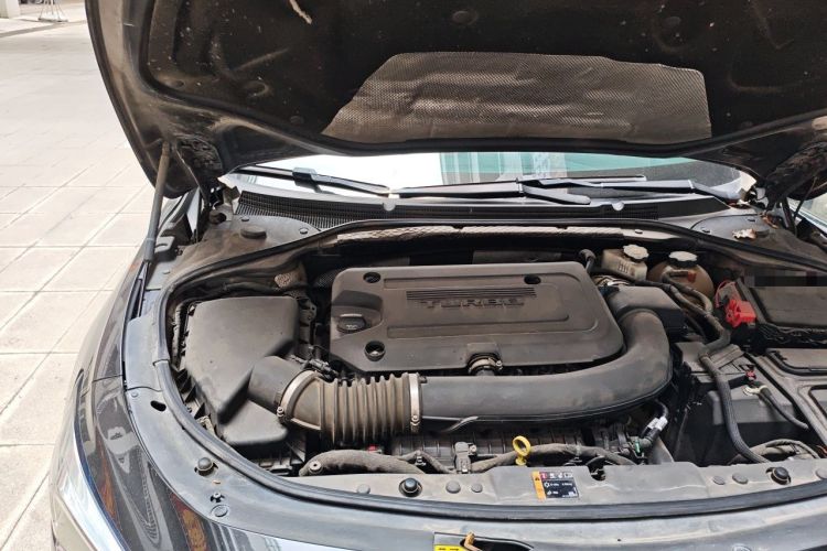 Used Buick LaCrosse 2019 28T Luxury Version Engine Bay Right