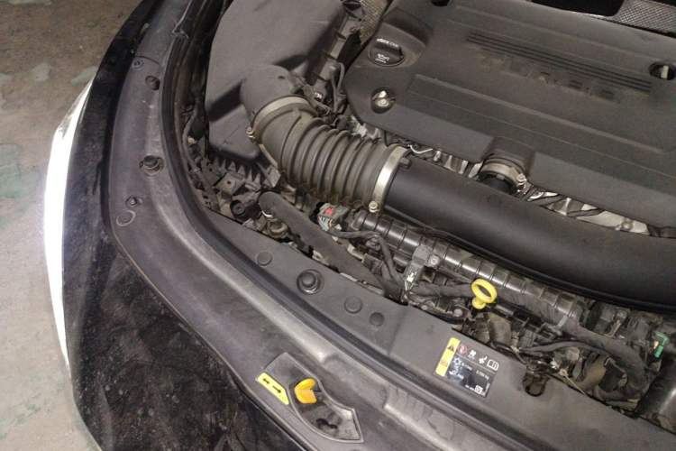 Used Buick LaCrosse 2019 28T Luxury Version Engine Bay Right