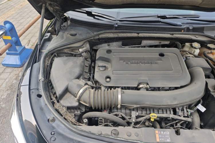 Used Buick LaCrosse 2019 28T Luxury Version Engine Bay Right