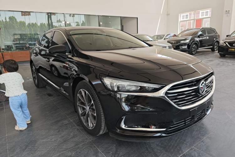 Used Buick LaCrosse 2019 28T Luxury Version Front Right 45 Deg