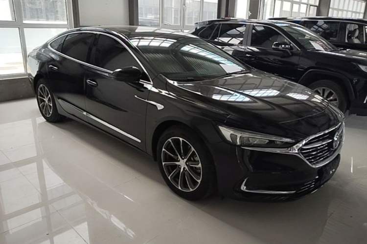 Used Buick LaCrosse 2019 28T Luxury Version Front Right 45 Deg