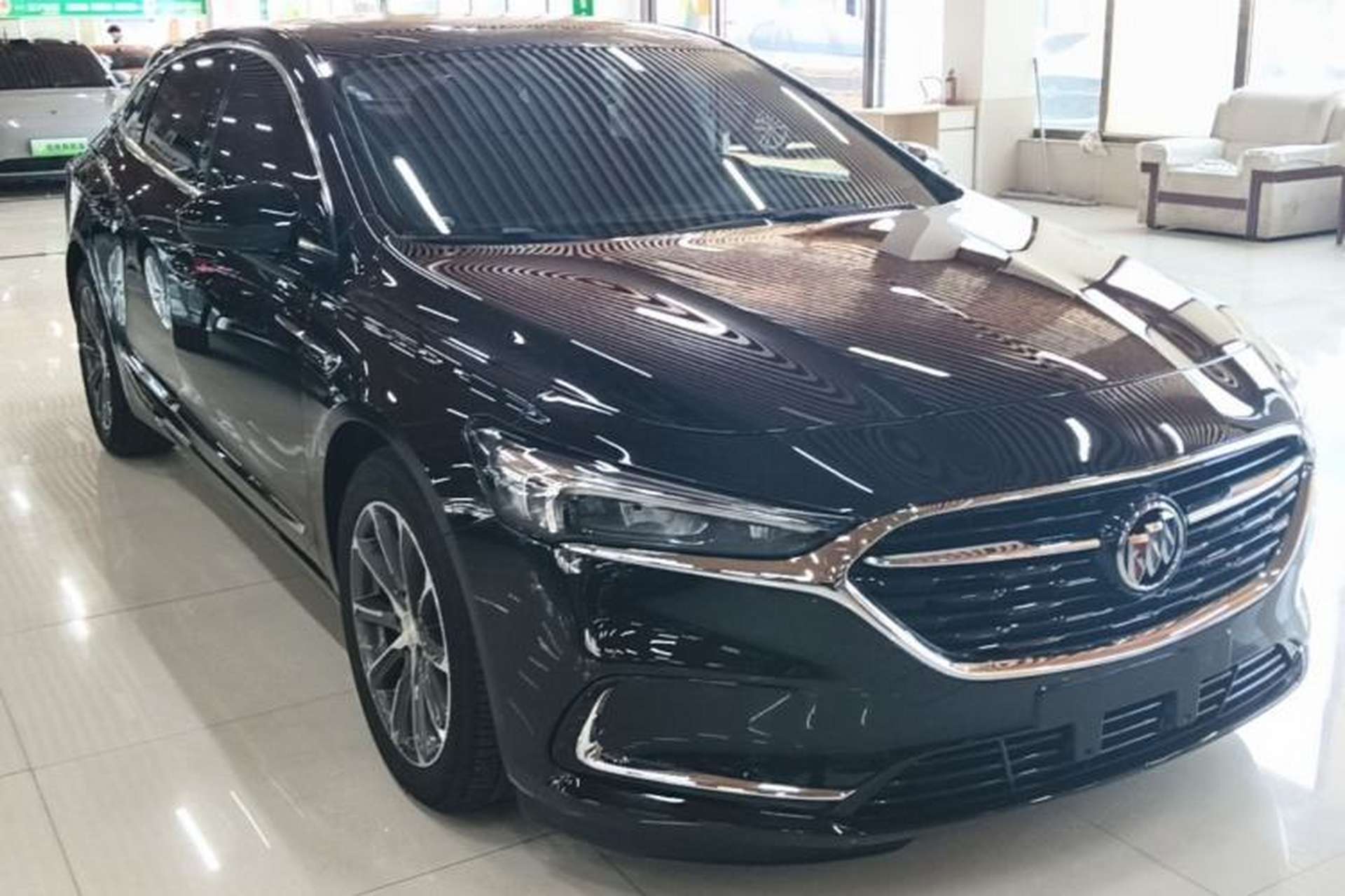 Used Buick LaCrosse 2019 28T Luxury Version Front Right 45 Deg