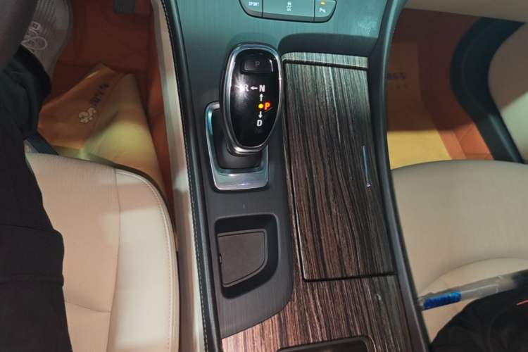 Used Buick LaCrosse 2019 28T Elite Edition Gear Lever