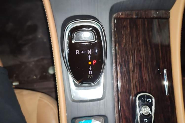 Used Buick LaCrosse 2019 28T Prestige Model Gear Lever