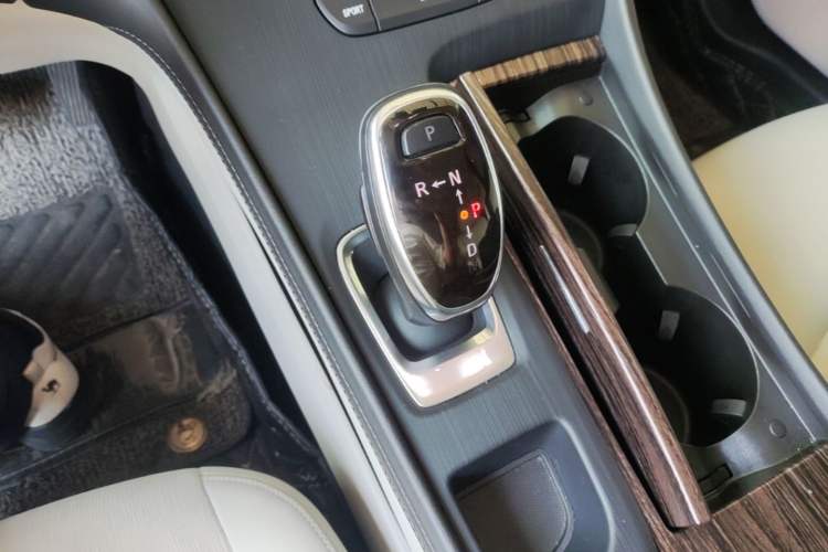 Used Buick LaCrosse 2019 28T Elite Edition Gear Lever