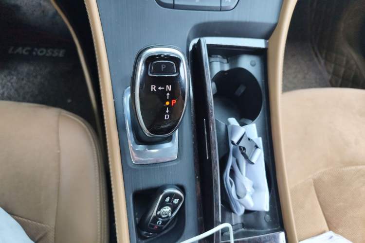 Used Buick LaCrosse 2019 28T Elite Edition Gear Lever