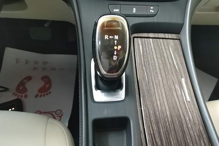 Used Buick LaCrosse 2019 28T Elite Edition Gear Lever